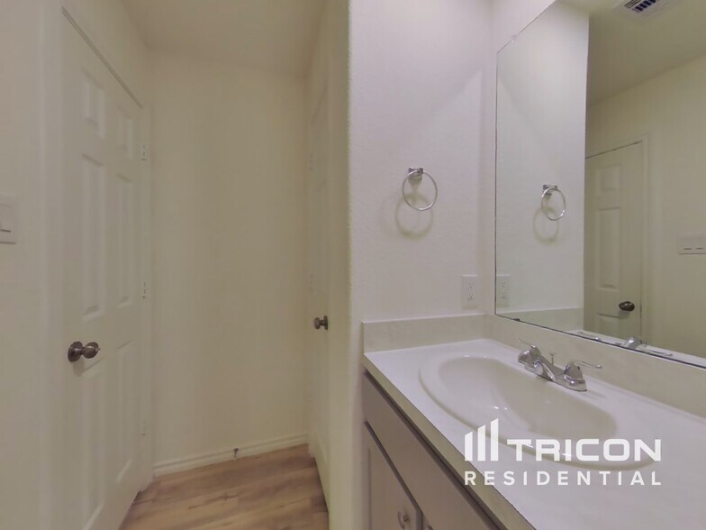 Building Photo - 17588 Rosewood Manor Ln