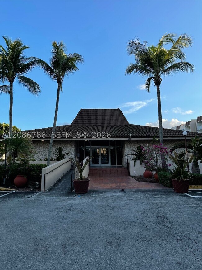 Building Photo - 6950 Miami Gardens Dr