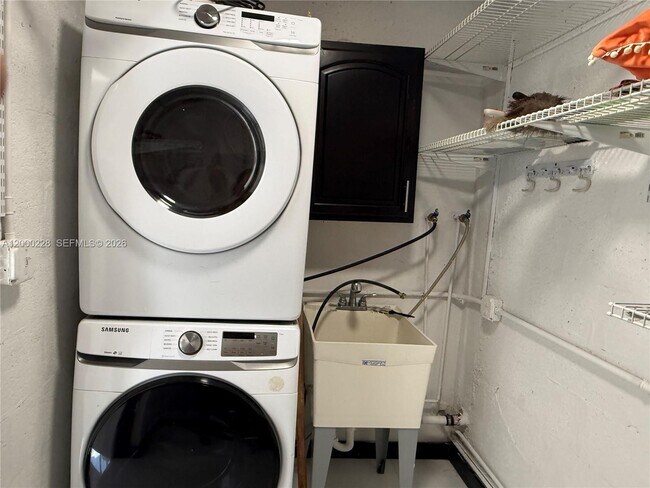 Building Photo - 13505 NE 23rd Ct