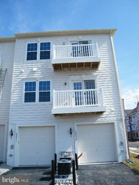 Building Photo - 42577 Burbank Terrace