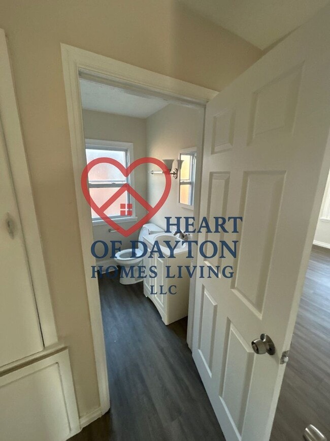 Building Photo - NEWLY RENOVATED 3BR/1BA