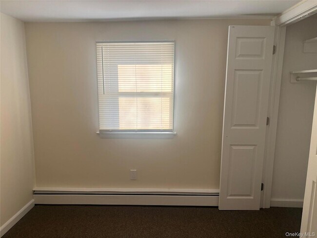 Building Photo - 215 E Lakewood St