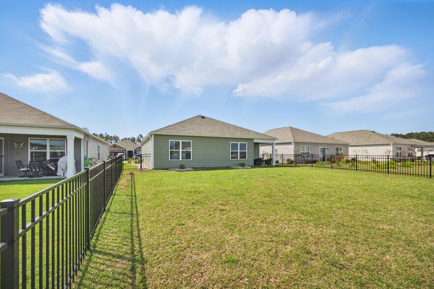 Building Photo - 580 Talisman Trl