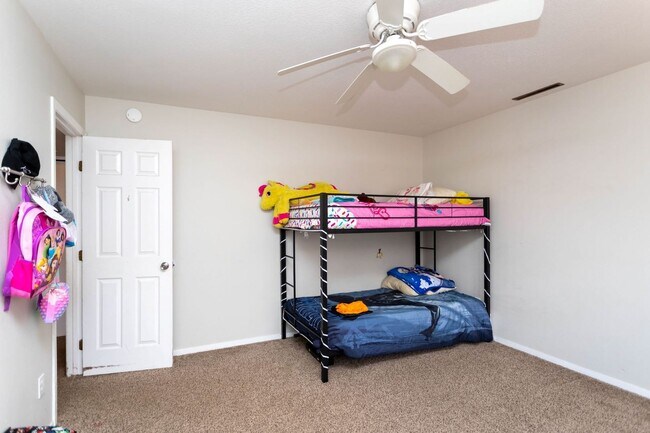 Building Photo - Fourplex in great central location!