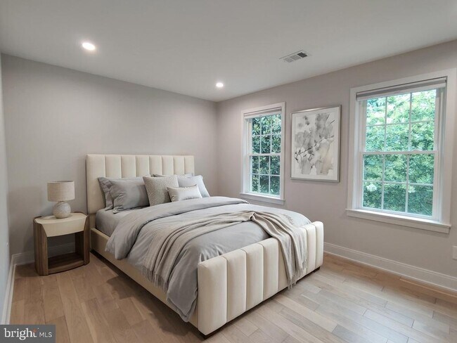 Building Photo - 9051 Laurel Hill Ct