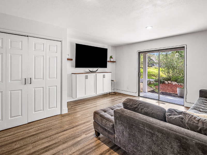 Building Photo - 23889 Oakmont Way