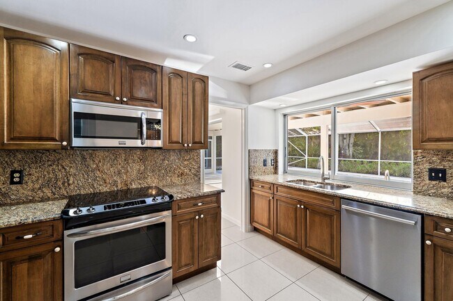 Building Photo - 18799 Rio Vista Dr