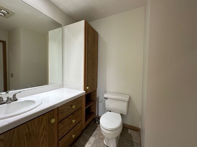 Building Photo - 2 Bedroom 2 bath home with water and mount...