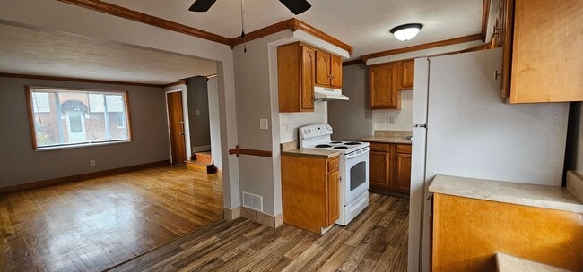 Building Photo - Spacious Townhome in Dayton’s Belmont Area...