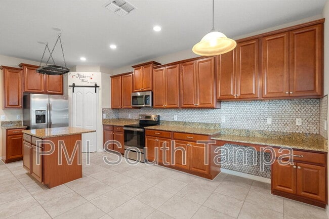 Building Photo - 13740 Newport Shores Dr