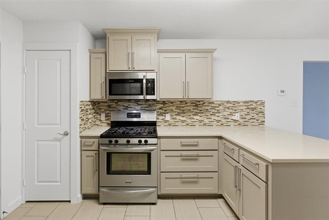 Building Photo - 2402 Little John Ln