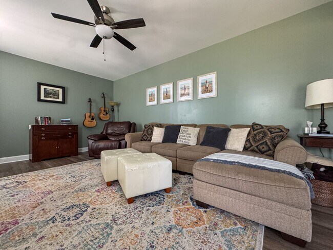Building Photo - Stunning 4 Bed 2.5 Bath Home in Cameron with Fenced Yard