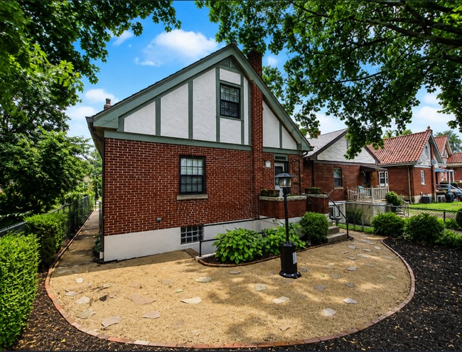 Building Photo - 823 Overlook Ave