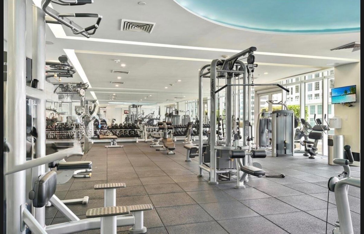 Building Photo - 500 Brickell Ave