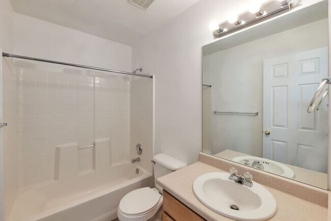 Building Photo - Peaceful Provo Townhome