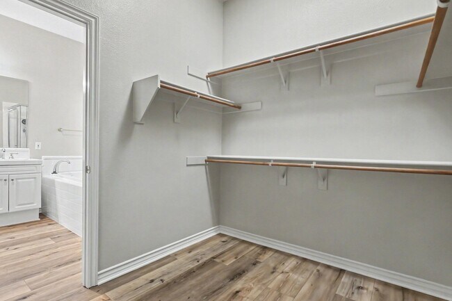 Building Photo - 4614 Via Del Rancho