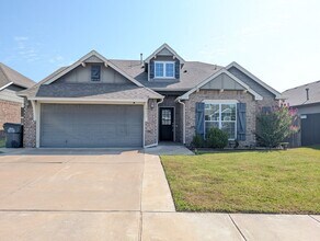 Building Photo - Chic 3 bedroom in Jenks with neighborhood park
