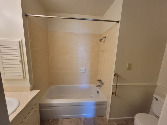 Building Photo - 3 Bedroom House across the street from Mar...