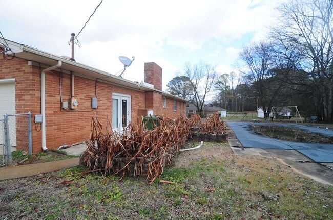 Building Photo - 508 Winchester Rd NE