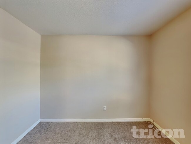 Building Photo - 8312 N Orangeview Ave