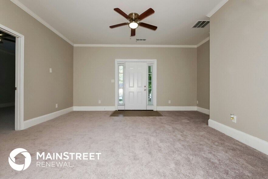 Building Photo - 11050 Shannon Cir