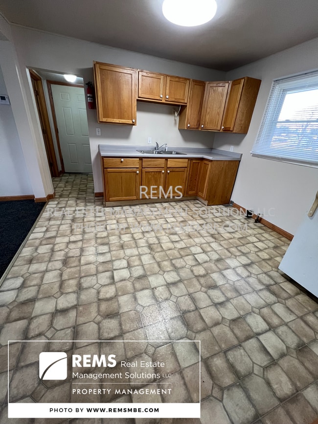 Building Photo - 151 W Adams St