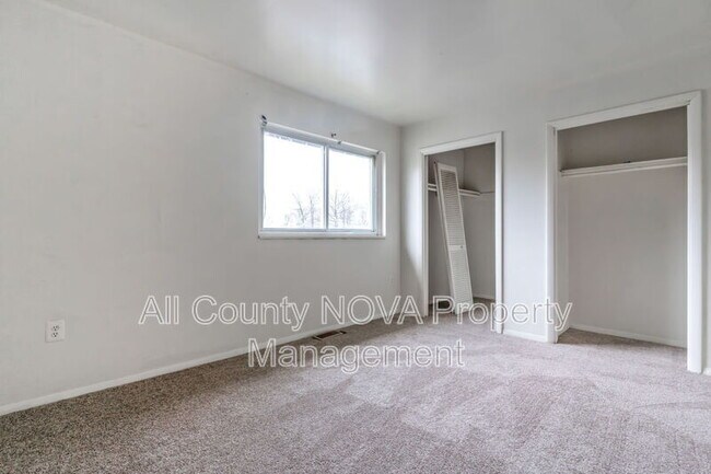 Building Photo - 906 Anvil Rd