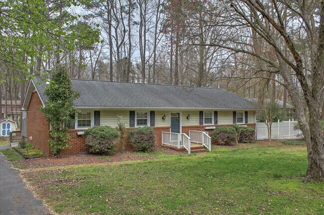 Primary Photo - Well maintained ranch home available June ...