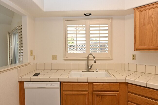 Building Photo - 2 story home, gated community, near Shops ...