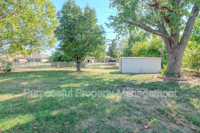 Building Photo - 2412 Laneway Dr