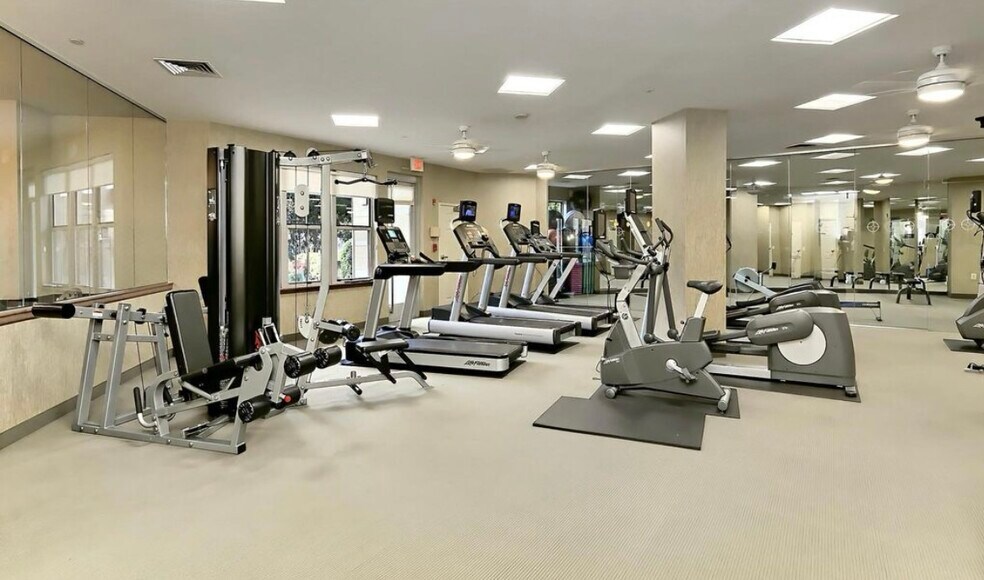 Building Photo - 11800 Sunset Hills Rd