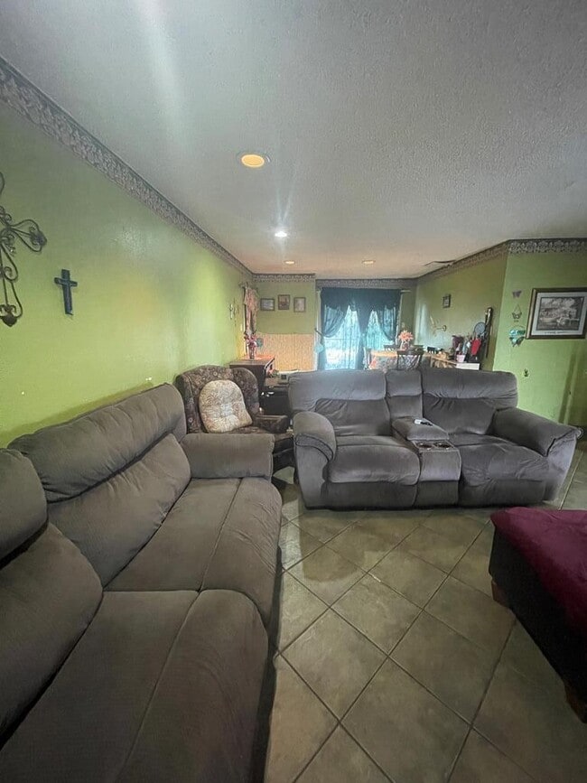 Building Photo - 1409 E 23rd St