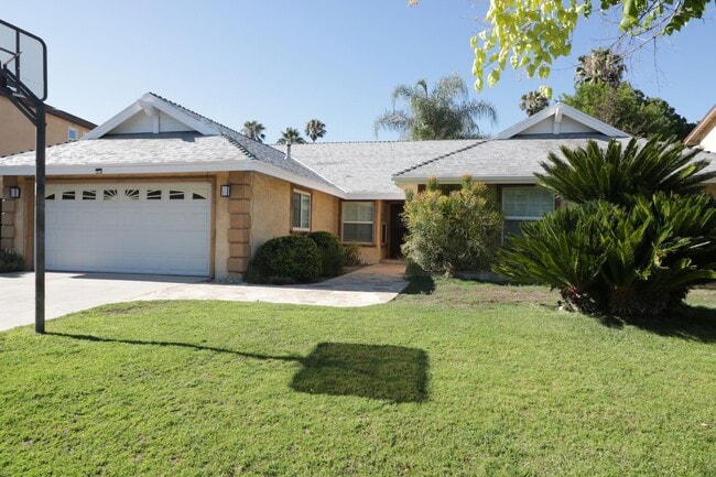 Primary Photo - Beautiful West Hills Pool Home For Lease!