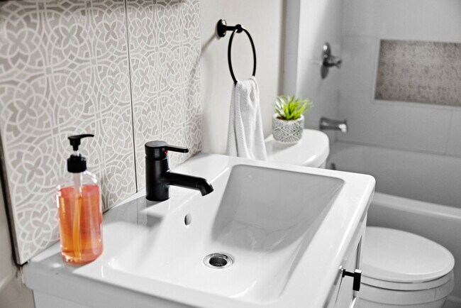 Building Photo - 4717 Edith St