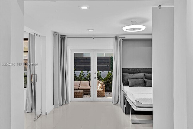 Building Photo - 1002 10th St