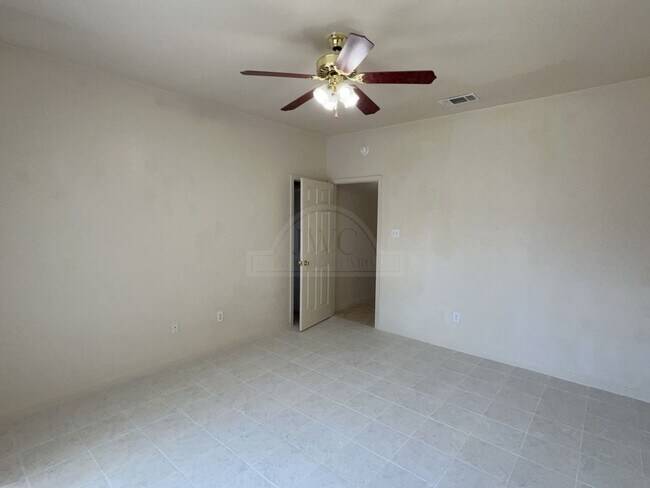 Building Photo - 1204 Nicholas Cir