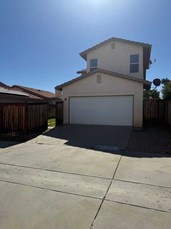 Building Photo - 39545 Warbler Dr