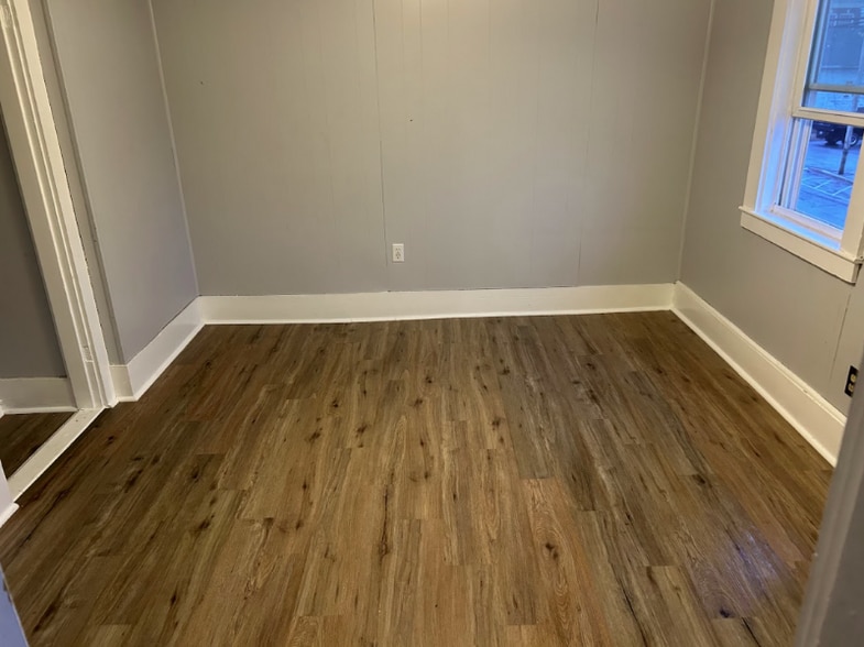 Building Photo - 510 Main St