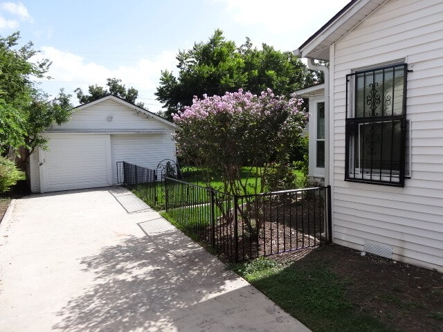 Building Photo - Beautiful Newly Remodeled Home