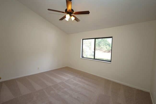 Building Photo - 1307 Baytree Dr