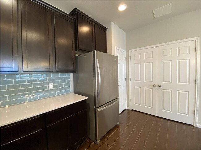 Building Photo - 2304 S Lakeline Blvd