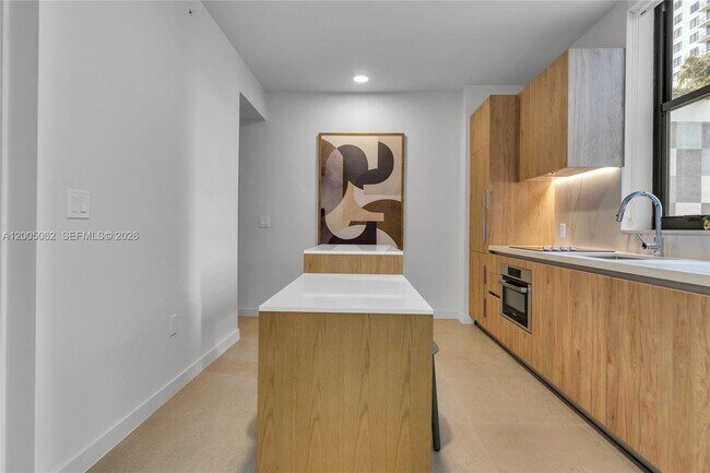 Building Photo - 11 NE 6th St