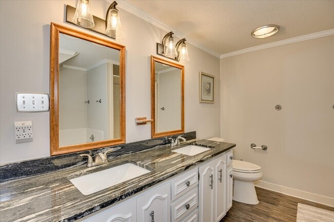 Building Photo - 986 Campbellton Dr