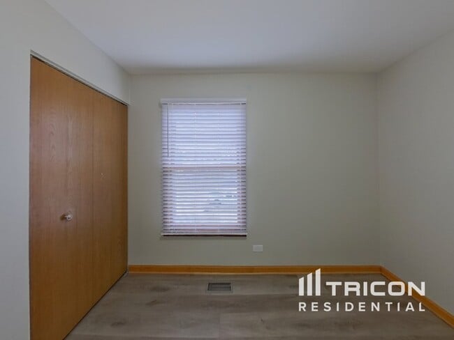 Building Photo - 1401 S Parkview Terrace