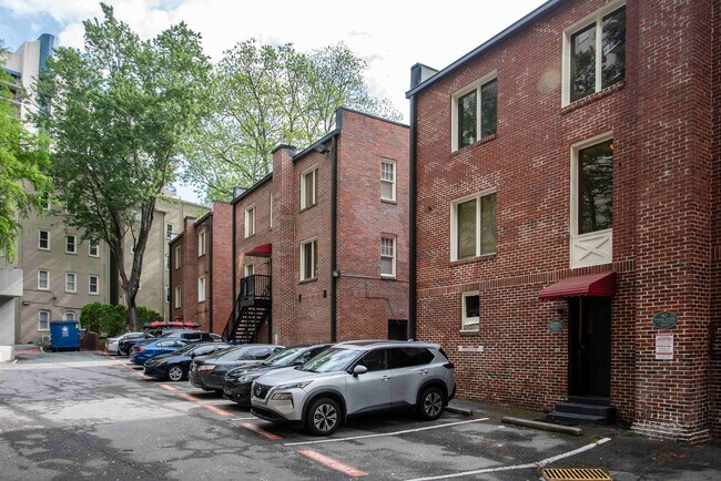 Building Photo - 1096 Piedmont Ave NE