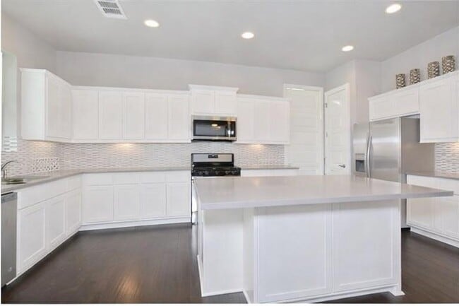 Building Photo - 1610 Arcilla St