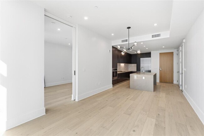 Building Photo - 501 West Ave