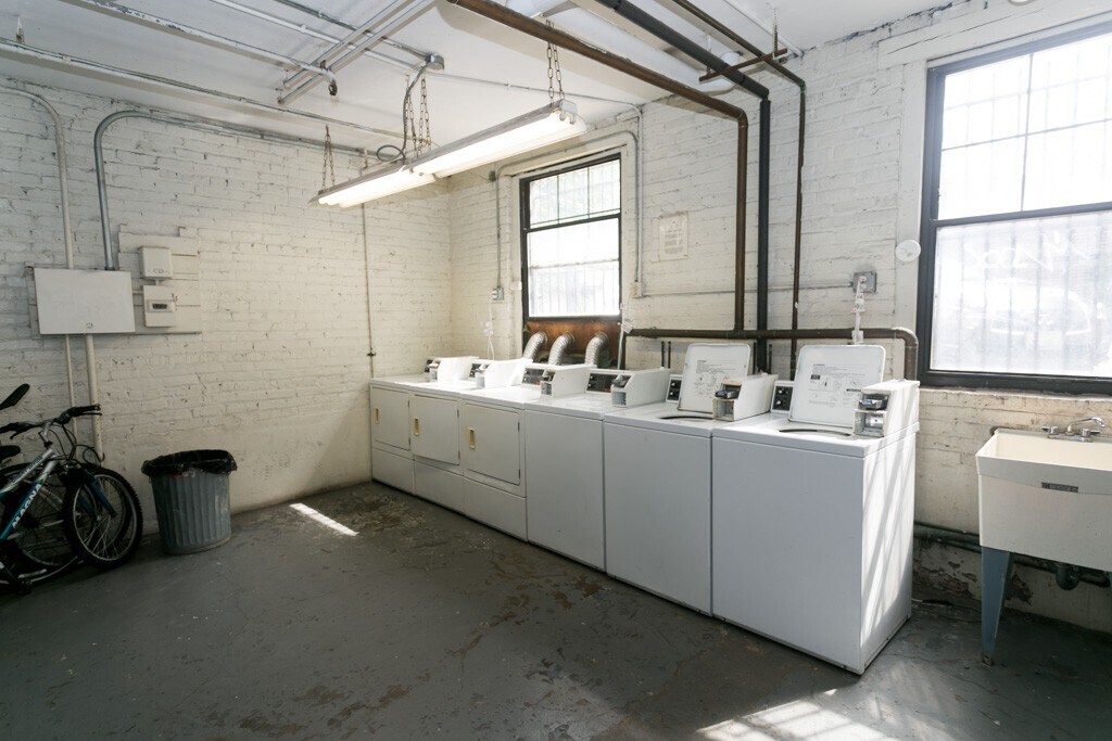 Building Photo - 4842 N Damen Ave