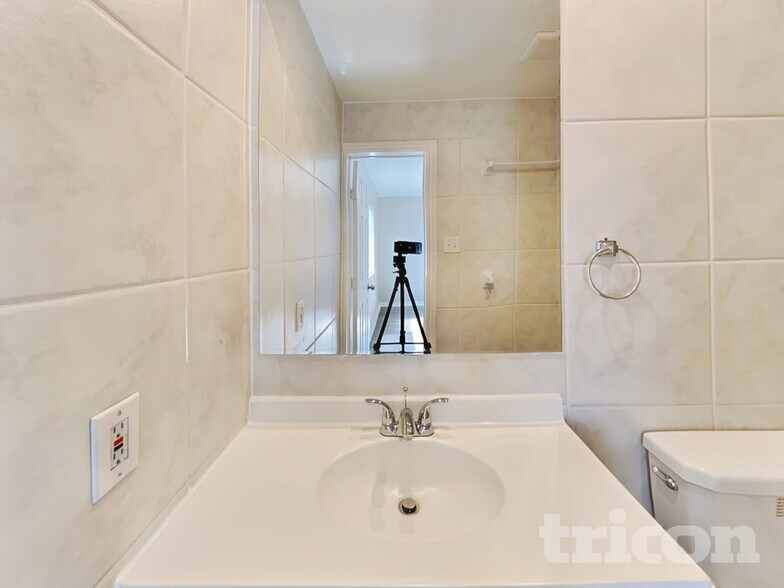 Building Photo - 1609 Santa Fe Trail