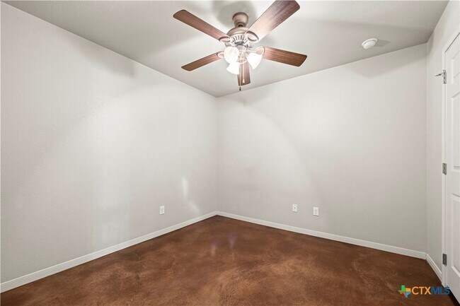 Building Photo - 1521 Aztec Trce